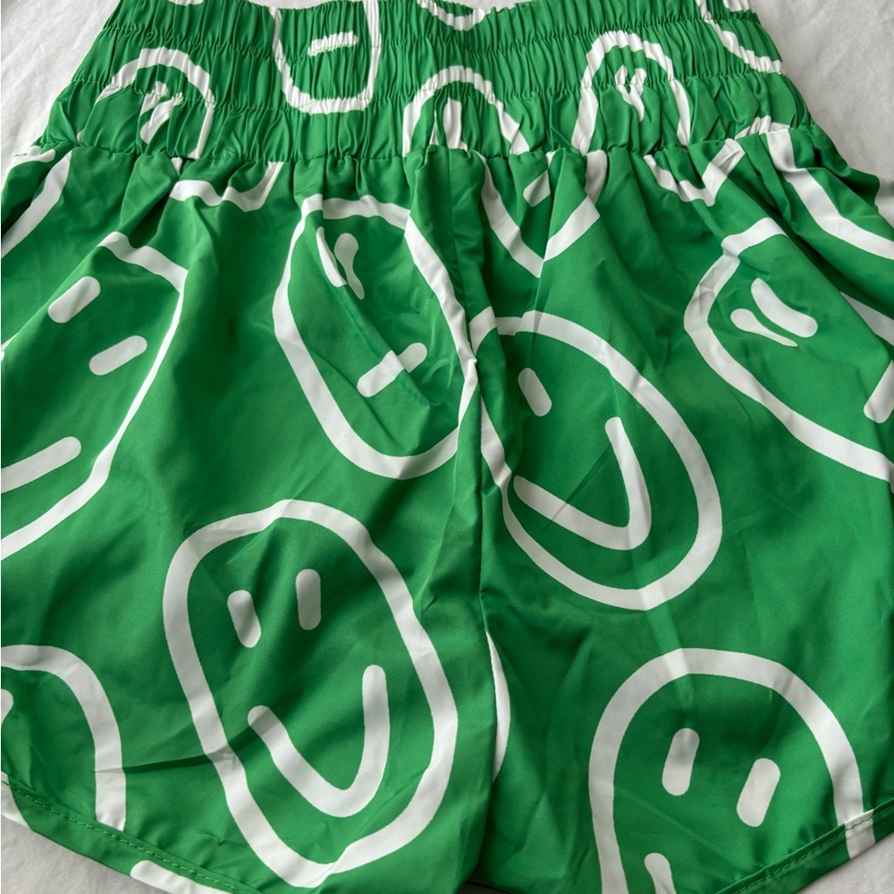 Rainproof windbreaker sport running gym Green Smiley Face Shorts size S